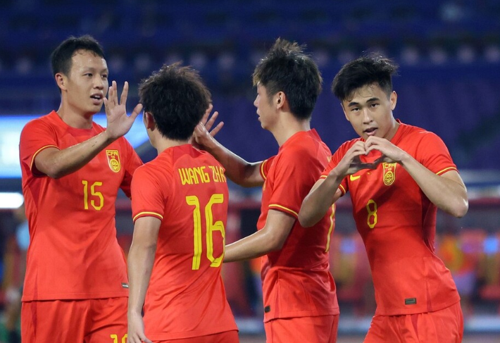 国足热身1-0韩国太难看！亚运再对决，韩国队担心不公正+粗野足球