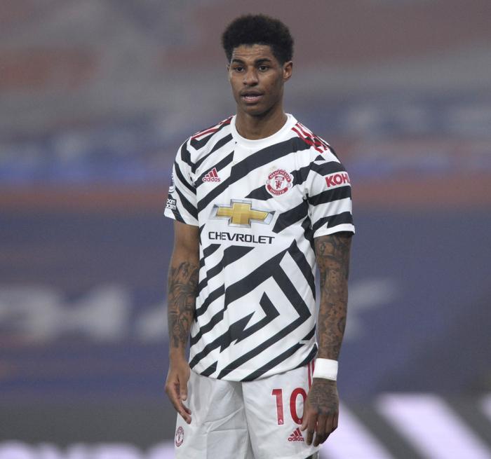 曼联两人场上争吵，拉什福德爆粗让马奎尔闭嘴！巨头督战怒拍椅背