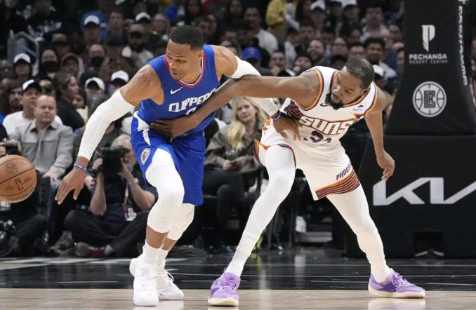 杜威吵架垃圾话曝光：威少爆粗让太阳两将闭嘴 杜兰特被逗得咧嘴大笑