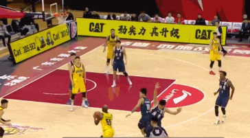 琼斯有多克广东？终结18连胜，连续3个赛季赢球，三双成常规操作