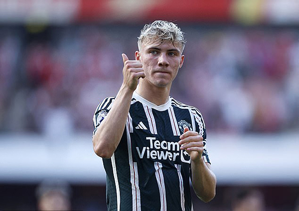 负债将近10亿！曼联一个月无法售卖霍伊伦德球衣 遭炮轰业余