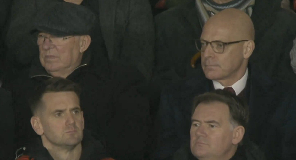 曼联冬窗转会计划曝光，10人可能离队！滕哈格要求瓦拉内降薪续约