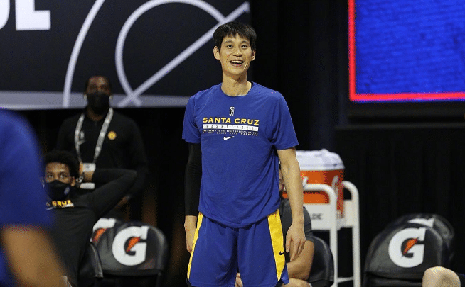 愤怒！林书豪遭不公平对待，发展联盟有球员称其为“新冠”