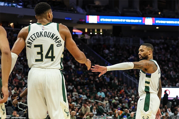 两战轰64分！利拉德强势反弹，率雄鹿季中赛全胜，打脸质疑者