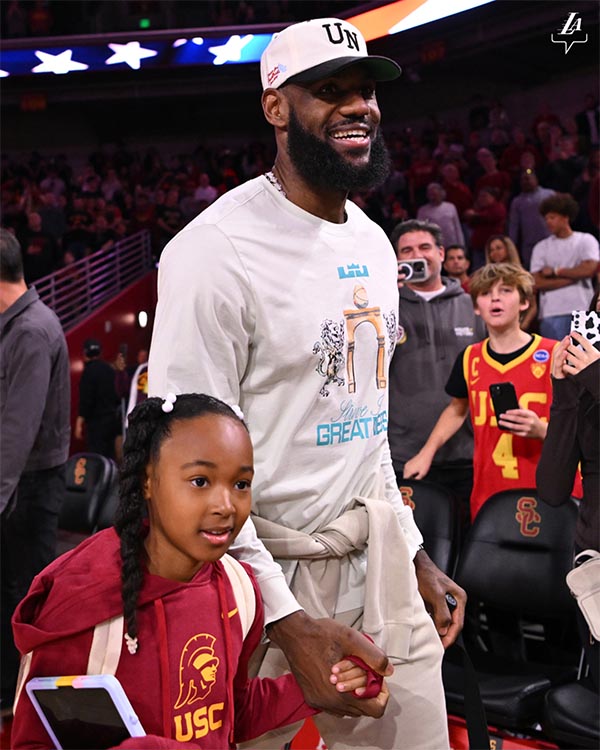 布朗尼首秀后詹皇自曝心情：爆粗直言无比激动 儿子已赢得终极冠军