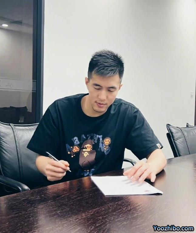 郭艾伦正式签约喊出新口号，合同细节曝光，两人成续约功臣