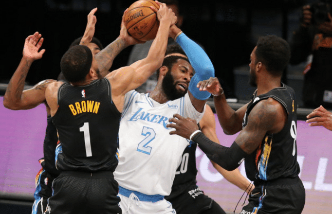 热议！杜兰特回应驱逐欧文，湖人赢球詹皇表情淡定，篮网双巨一脸落寞