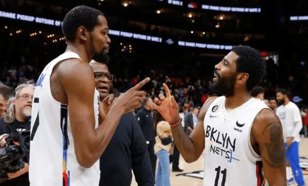 杜兰特连夸两大队友：摇头惊叹欧文48分表现 坦言33号换手盖帽太猛