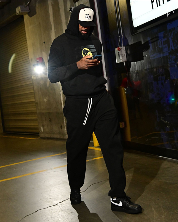 詹姆斯全力以赴，提前四小时带领湖人备战76人