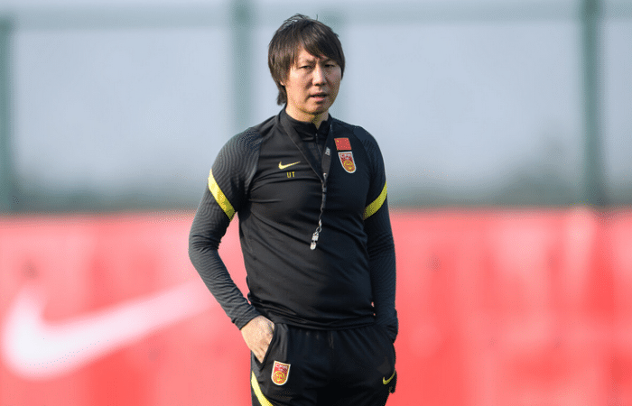 已获官宣确认！国足12天4赛冲击12连胜，武磊+3队长领衔主力11人