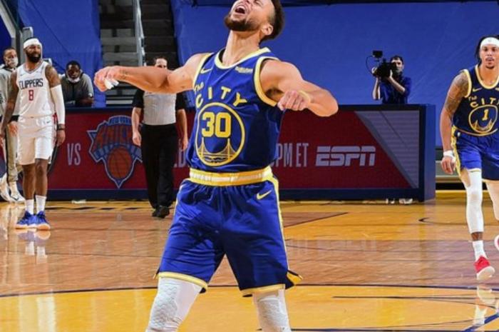 发生了啥？赛后快船在更衣室聊40分钟，小卡：一些人不知道在跑什么战术！