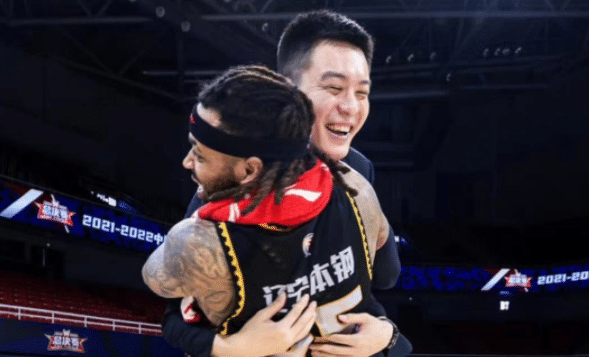 杨鸣摸屁股！莫兰德又换头像，被指绝对真爱，季后赛力争卫冕