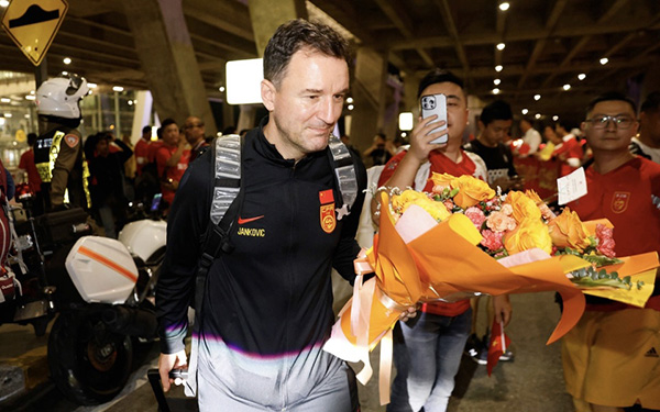 国足战泰国预计首发：6人锁定主力！1位置最有悬念，韦世豪成变招