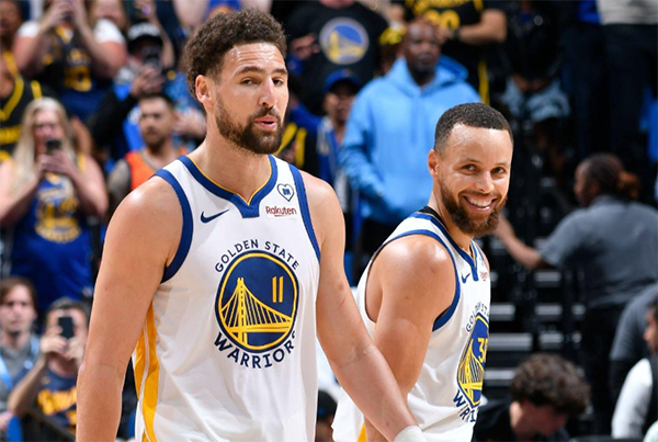 水花兄弟再聚首，库里 “嫌弃脸” 背后的欢乐重逢