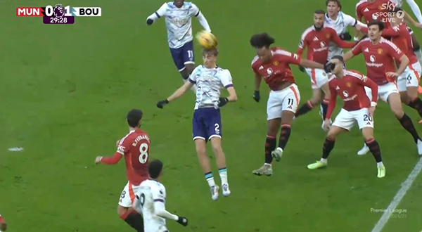 尴尬！曼联定位球失球率超四成，高个前锋 “拒” 用头球