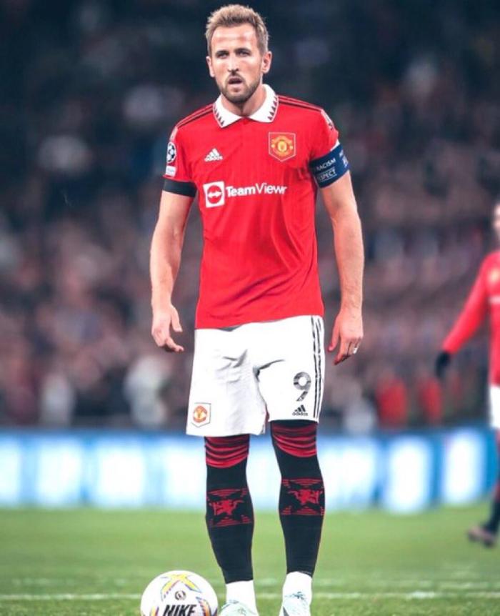 滕哈格要求曼联破转会纪录，不惜代价签中锋！2人争当首位1亿先生