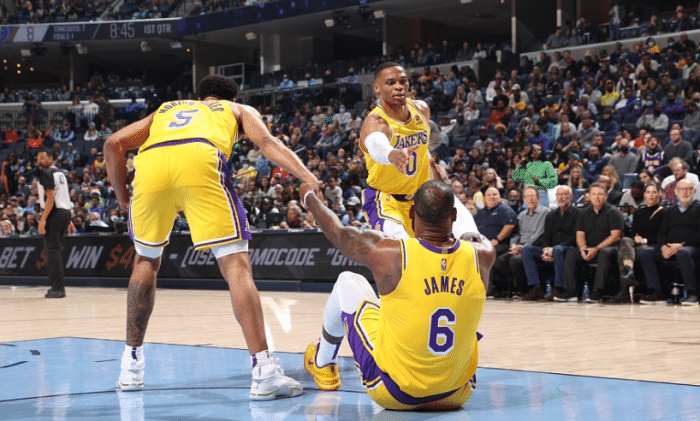 湖人输球最大原因！詹皇回应全队22次失误：失误杀死了我们