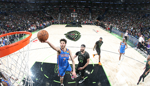 雷霆逆转鹈鹕！亚历山大崴脚砍 24+10，率队横扫晋级