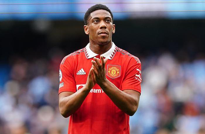 马夏尔无缘曼联战热刺！曼联因围堵裁判遭起诉，滕哈格炮轰英足总