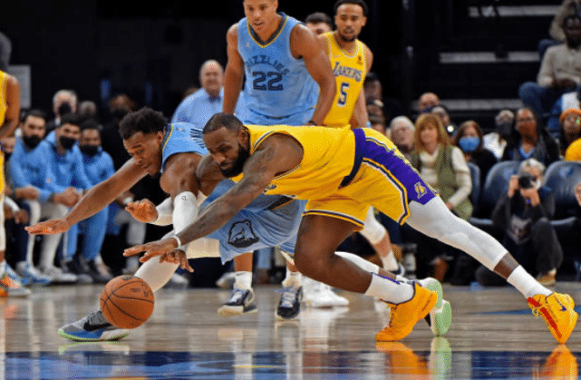 夺冠概率仅剩0.3%！数据网站看衰湖人，詹皇：失误杀死了我们