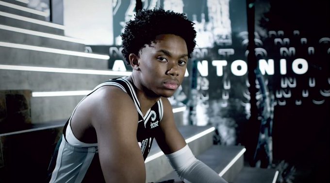 NBA官宣罚单！马刺旧将被禁赛4场：多次向女性裸露身体有损联盟