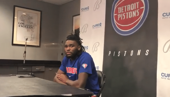 斯图尔特回应冲突事件！回看后仍认为詹姆斯是故意的，两天后复出再战湖人