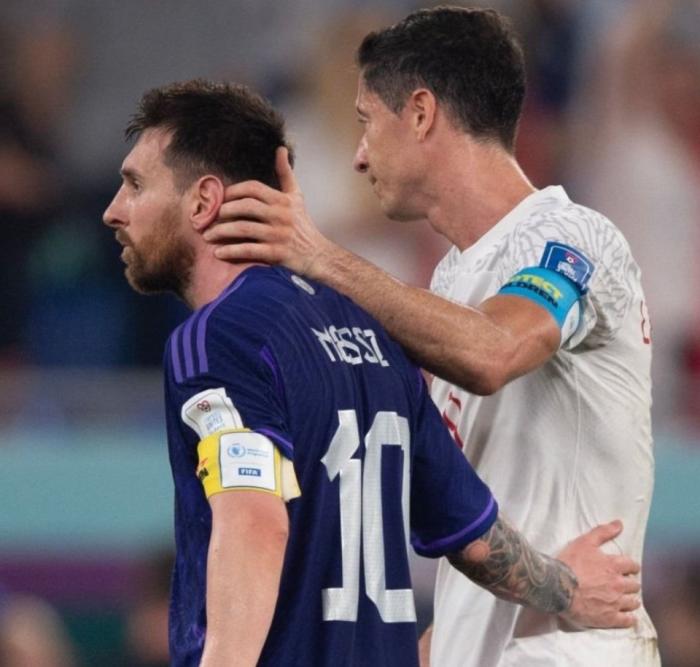 曝巴萨为梅西开首份报价：年薪看齐莱万！承诺办1场座无虚席的致敬赛