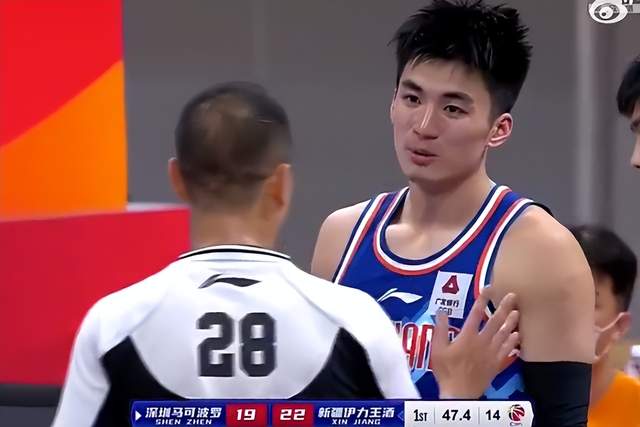 CBA丑陋一幕！新疆悍将被连踩4脚险受伤，对手事后却一声不吭