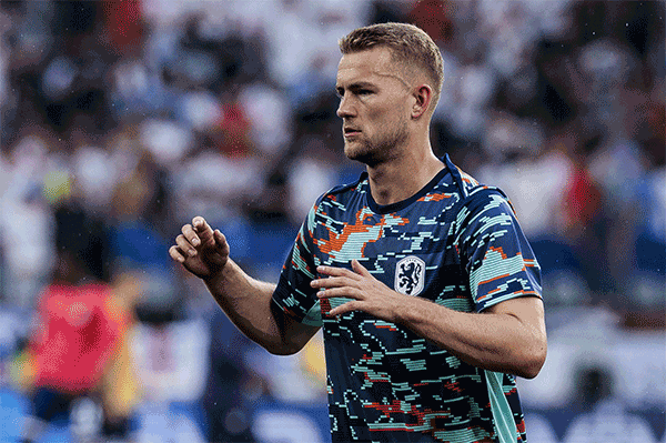 理查兹谈曼联签德里赫特：可让球队踢得更冒险