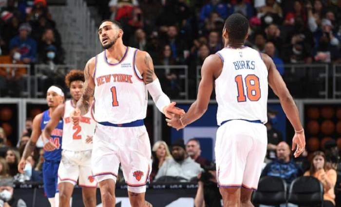 NBA奇景！5大主力仅29分，激怒老帅全遭弃用，替补狂赢161分翻盘