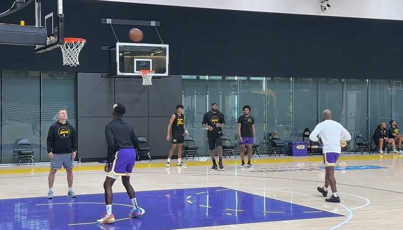 湖人训练营震撼开启，詹姆斯父子同场书写传奇