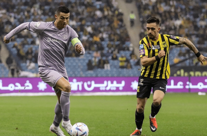 2-1绝杀！沙特豪门将夺冠，中超旧将2球+争金靴，C罗塔神4-0无用