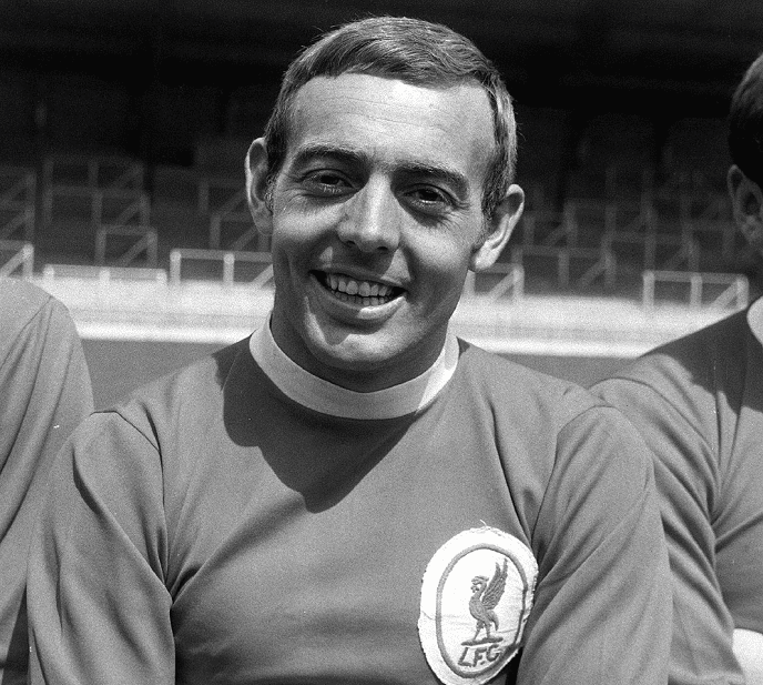 噩耗！利物浦传奇前锋去世，香克利时代带队崛起的最关键球员