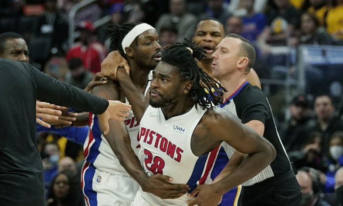 詹姆斯会被禁赛多场？湖人和活塞冲突报告出炉！主裁解释威少吃T