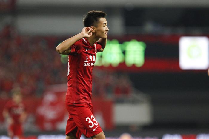 互相挖人！武汉三镇国脚转投泰山，三镇截胡山东再添2名国脚