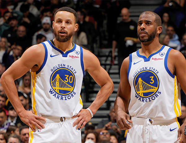 库里右膝滑囊炎出战成疑！勇士挑战联盟第一：维金斯仍未归队继续缺席