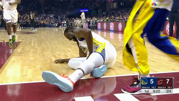 格林回应裆部被踢引热议！发声抱怨裁判：追梦规则只适用我