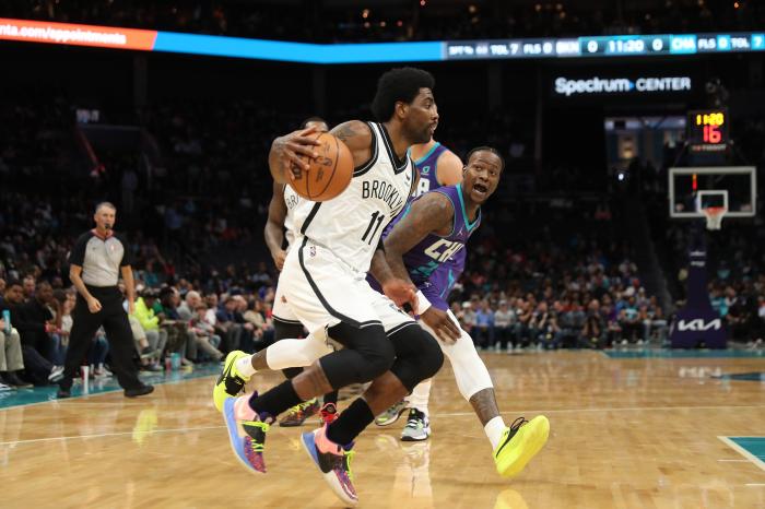 欧文狂刷神迹历史第一！杜欧疯狂庆祝曝光：单手指天+送球衣