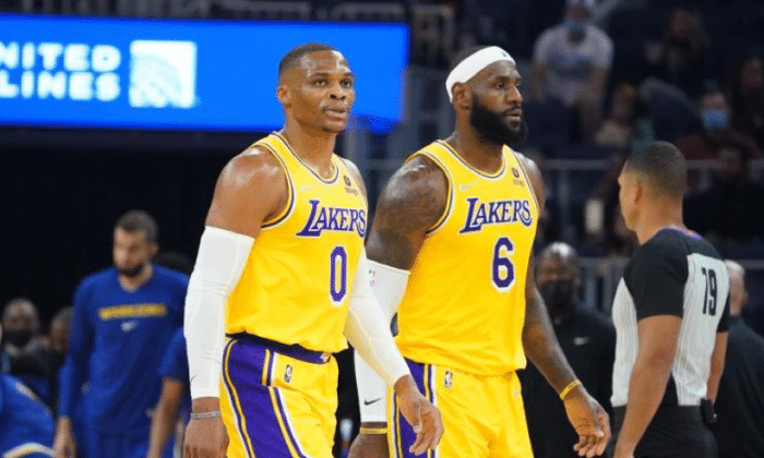 A-史密斯：如果詹姆斯本赛季夺冠，我会把他加入到GOAT的讨论当中