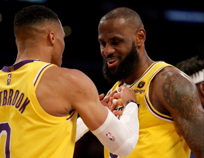 詹皇拒绝轮休！带伤出战冲纪录，再拿20分便超越马龙独享历史第二