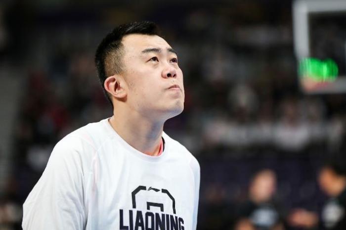 放弃上千万留守辽篮，16年生涯韩德君从辽篮赚到多少薪水？