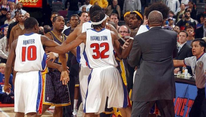 一夜暴富？被慈世平误打了一顿的两名活塞球迷得到多少赔偿？