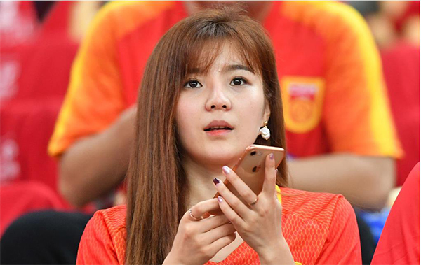 男足为何被逼平？看武磊空位两脚射门秒懂，张琳芃表态，郑智看懂