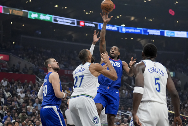 快船官宣小卡因伤退赛：一瘸一拐提前离开球馆 仅打一节就走了