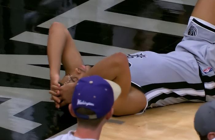 NBA疯狂一战！18分逆转只差几厘米，全队沮丧至极，湖人脸红吗