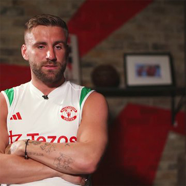 悲剧！曼联卡洛斯伤势加剧，新帅范尼麾下不见其身影