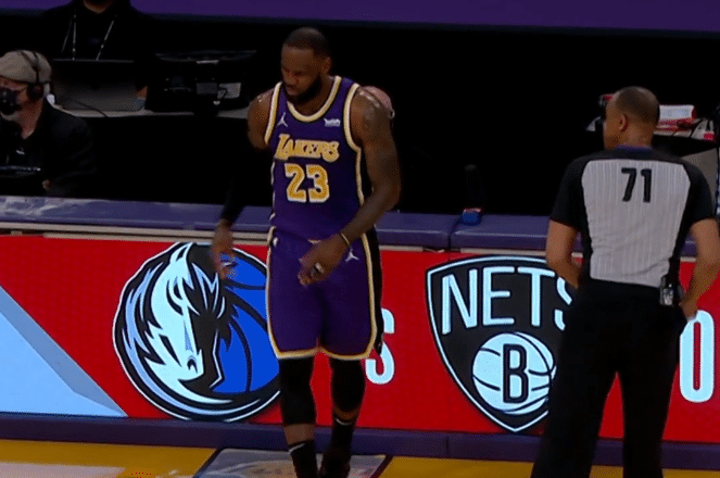 湖人结束4连败！詹姆斯轰无解数据，施罗德复出首战大爆发