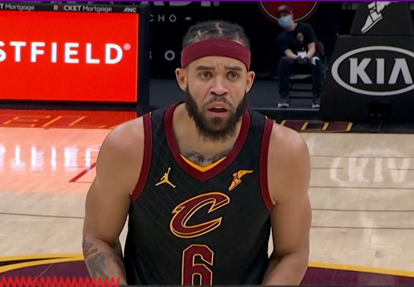 记者：开拓者对贾维尔-麦基表现出了一定的兴趣