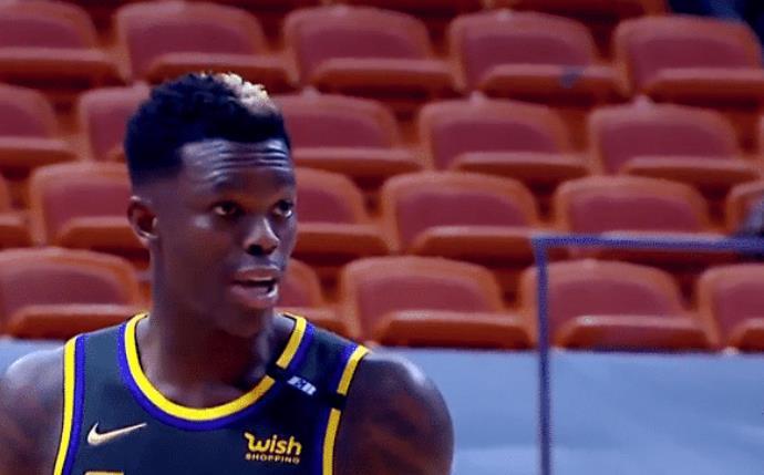 詹姆斯、浓眉指导施罗德时，为何詹姆斯会特意把塔克拉开？