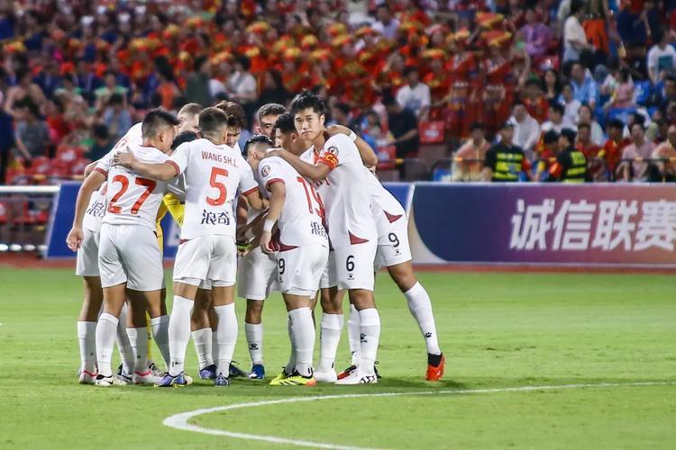 中超8冠王广州队准入危机：百亿负债令足协担忧，未来何去何从？